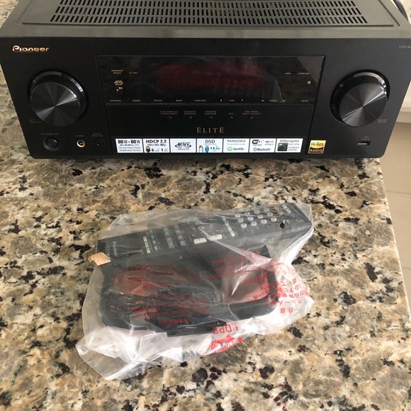 Pioneers elite VSX-45 5.2 channel - Picture 1 of 3